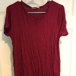 Maroon tee shirt